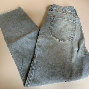 HOLLISTER ULTRA HIGH RISE MOM JEAN